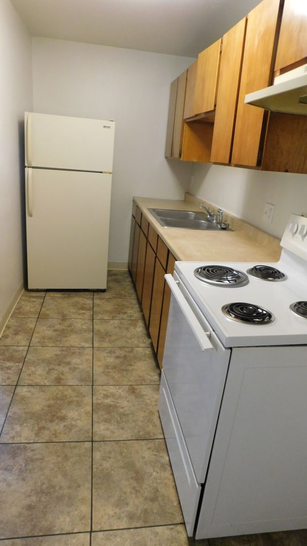 Building Photo - $475 OFF - Move In Special!  2 Bedroom/1 B...