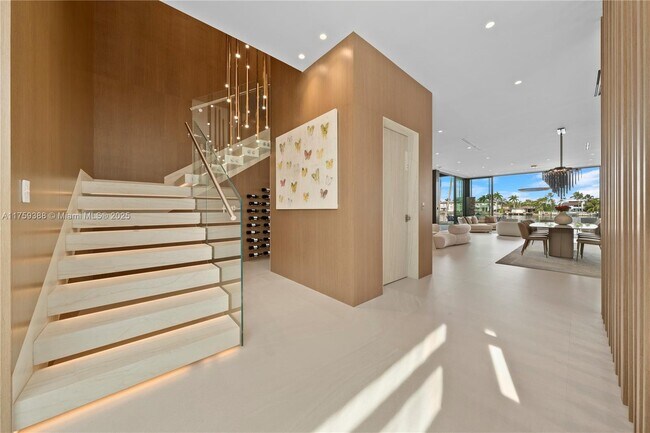 Building Photo - 315 N Shore Dr