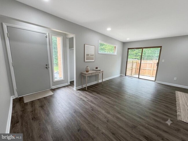 Building Photo - 9984 Shoshone Way