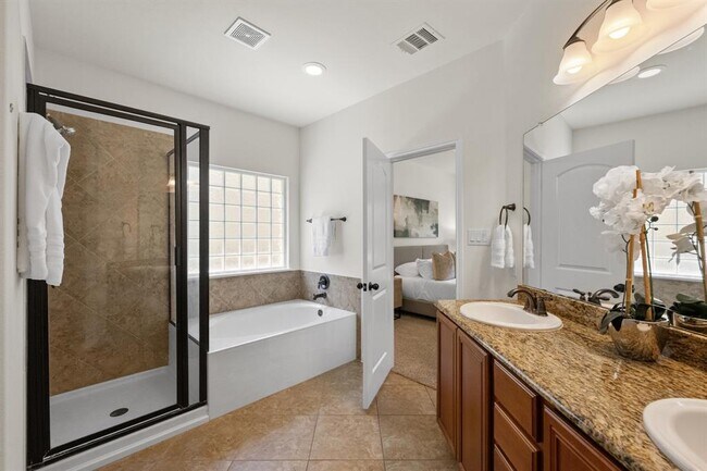 Building Photo - 608 Royal Burgess Dr