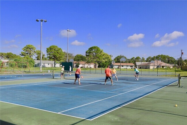 Building Photo - 866 Gilbert St