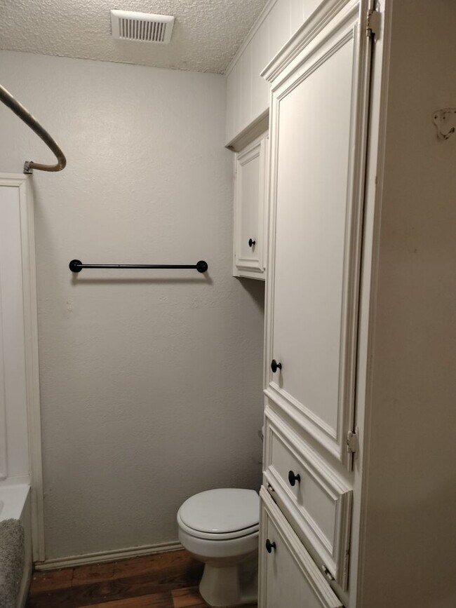 Building Photo - Southwest Lubbock 3 Bedroom