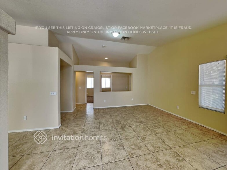 Building Photo - 10418 W Orange Dr