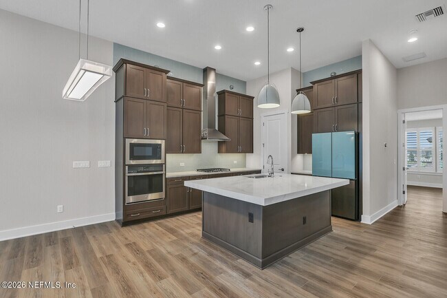 Building Photo - 459 Crestview Dr