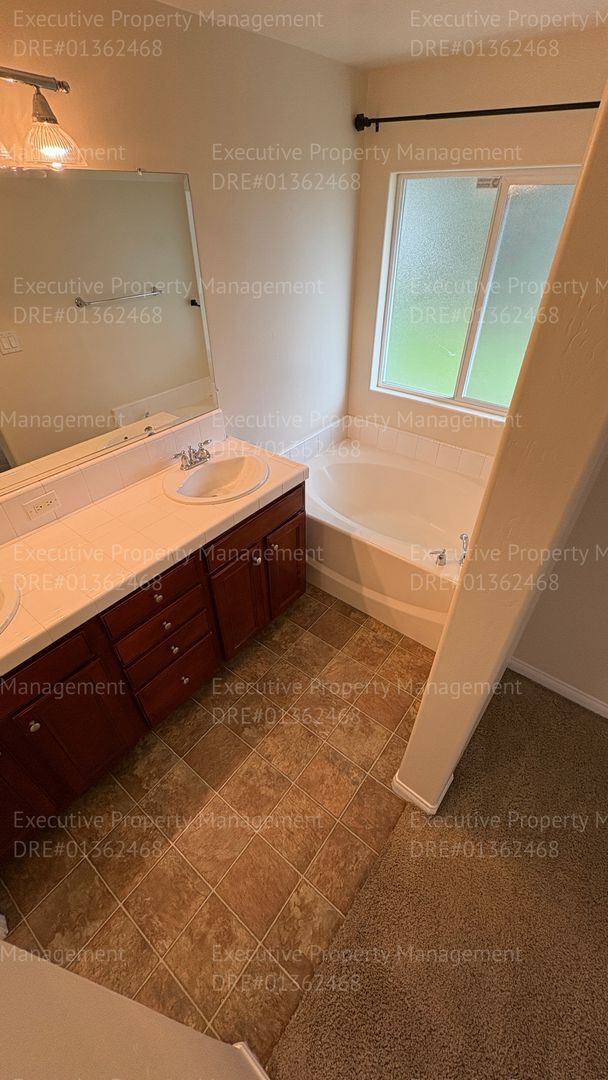 Building Photo - Spacious 4 bedroom 2 bathroom home located in the Ashton Falls community *Move In Special*