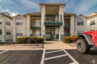 Building Photo - Fully Furnished Condo on Thousand Hills Go...