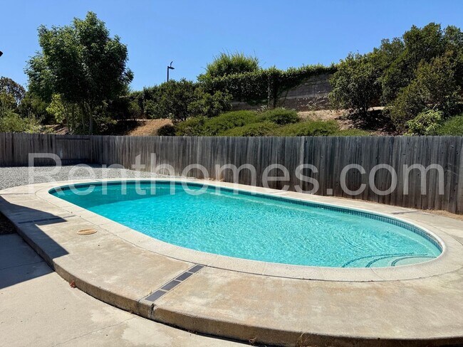 Building Photo - 1553 Palomar Dr