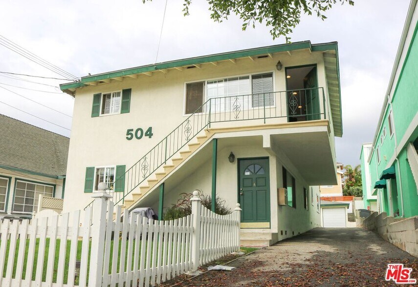 Building Photo - 504 N Elena Ave