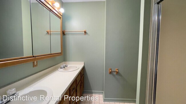 Building Photo - 3 br, 2.5 bath House - 842 Kent Ave