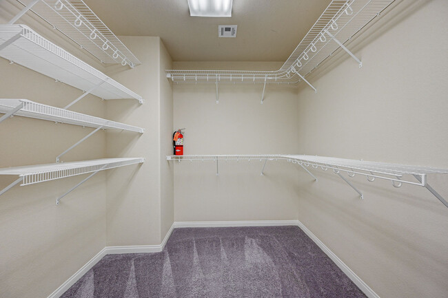 Building Photo - 706 Eros Ct
