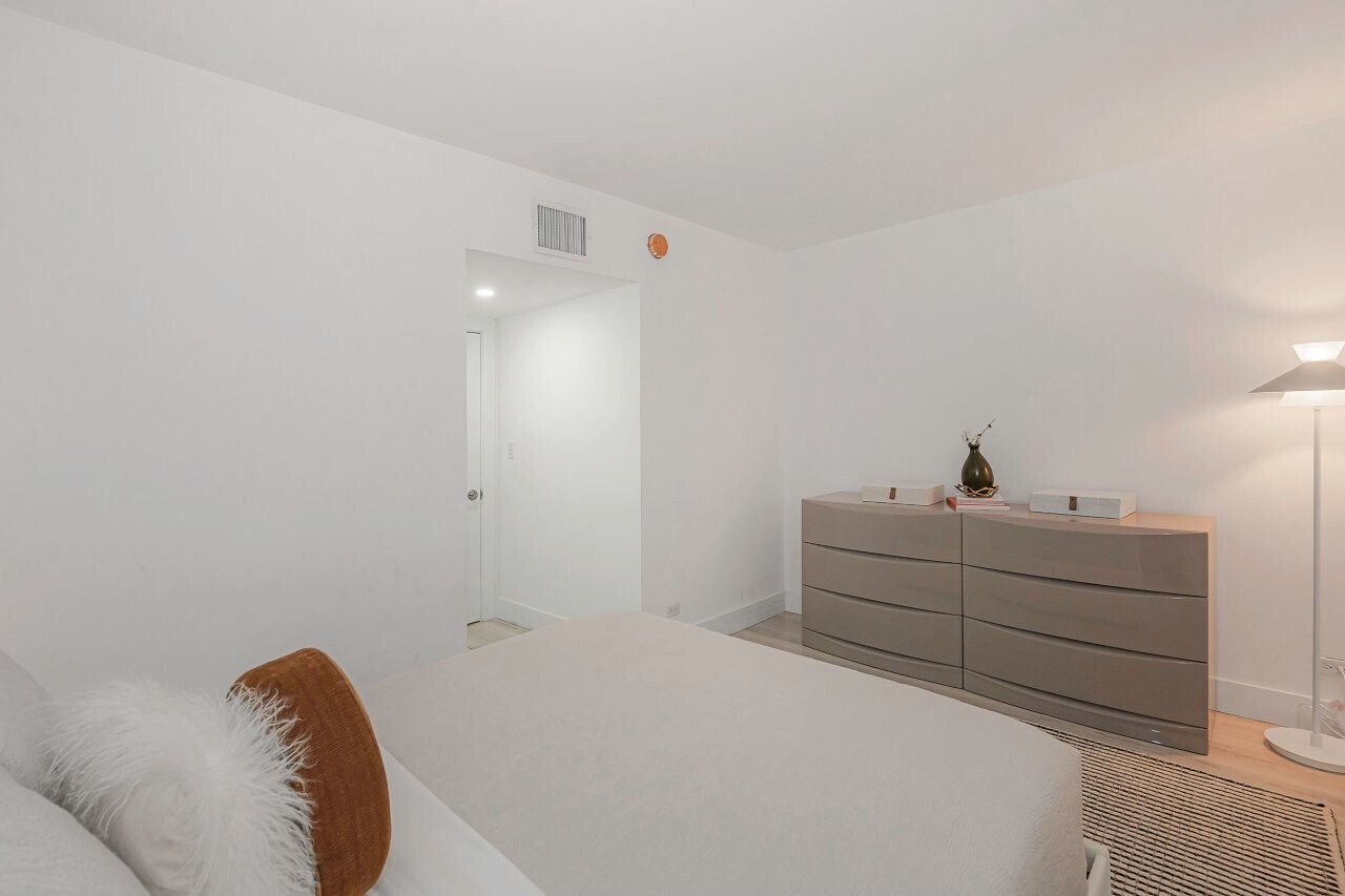 Building Photo - 2301 Collins Ave