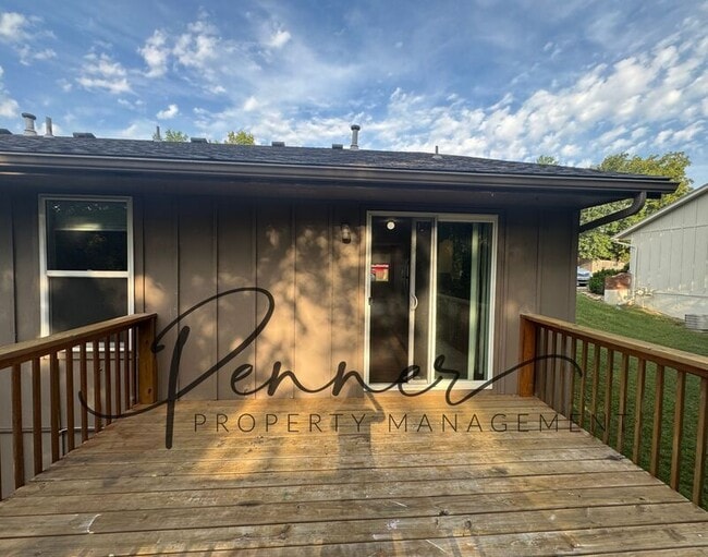 Building Photo - 811 NE Barnes Dr
