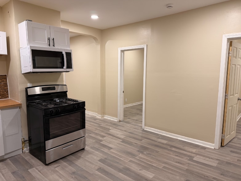 Building Photo - 182 Quequechan St