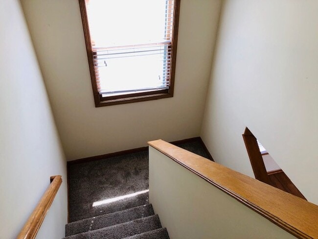 Building Photo - Updated 3 bed 2 bath with 2 car garage and a pool!