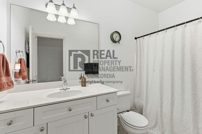 Building Photo - 7223 Althorp Way