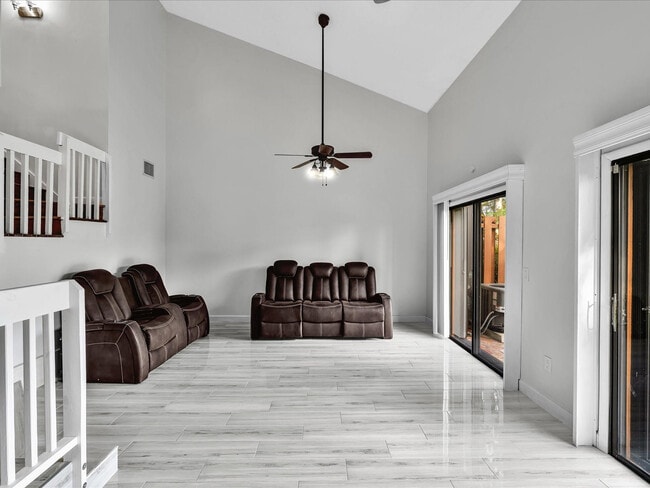 Building Photo - 4182 S Pine Island Rd