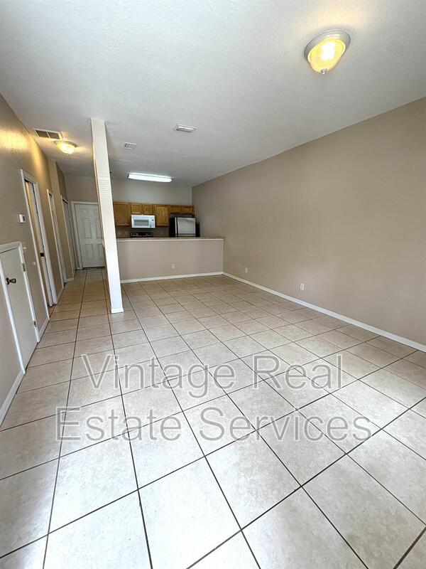 Building Photo - 12010 Peach Ave