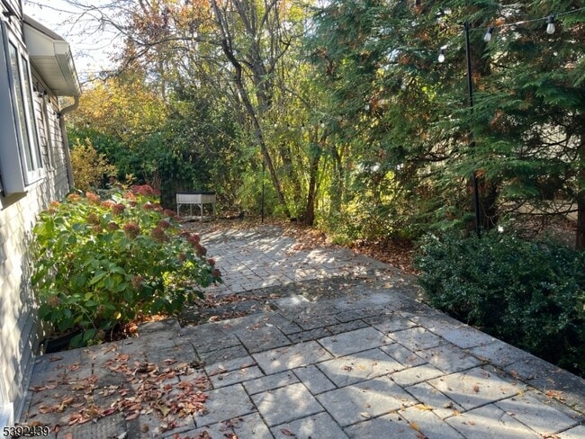 Building Photo - 8 Jane Rd