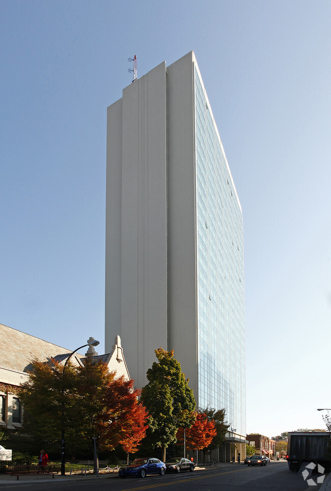 Building Photo - Tower Plaza