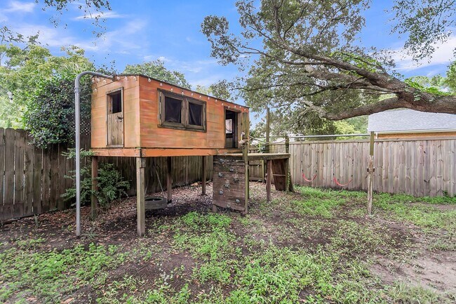 Building Photo - Charming Updated Home with Designer Kitche...