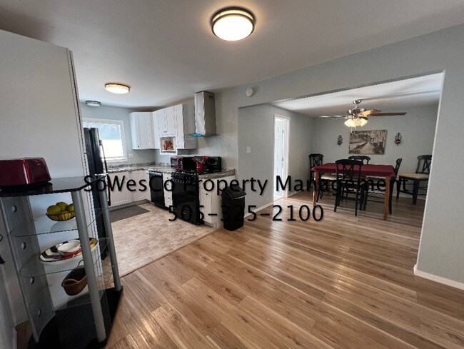 Building Photo - Beautiful Furnished Property; Three Bedroo...