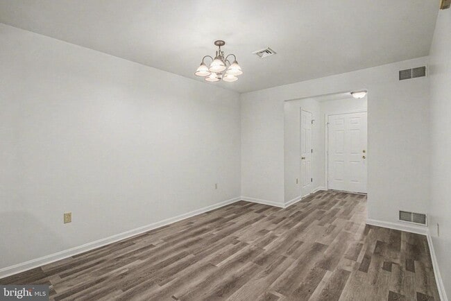 Building Photo - 6437 Terrace Ct