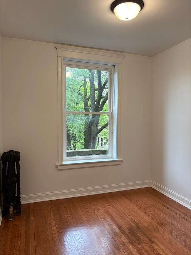Building Photo - 5704 S Kenwood Ave