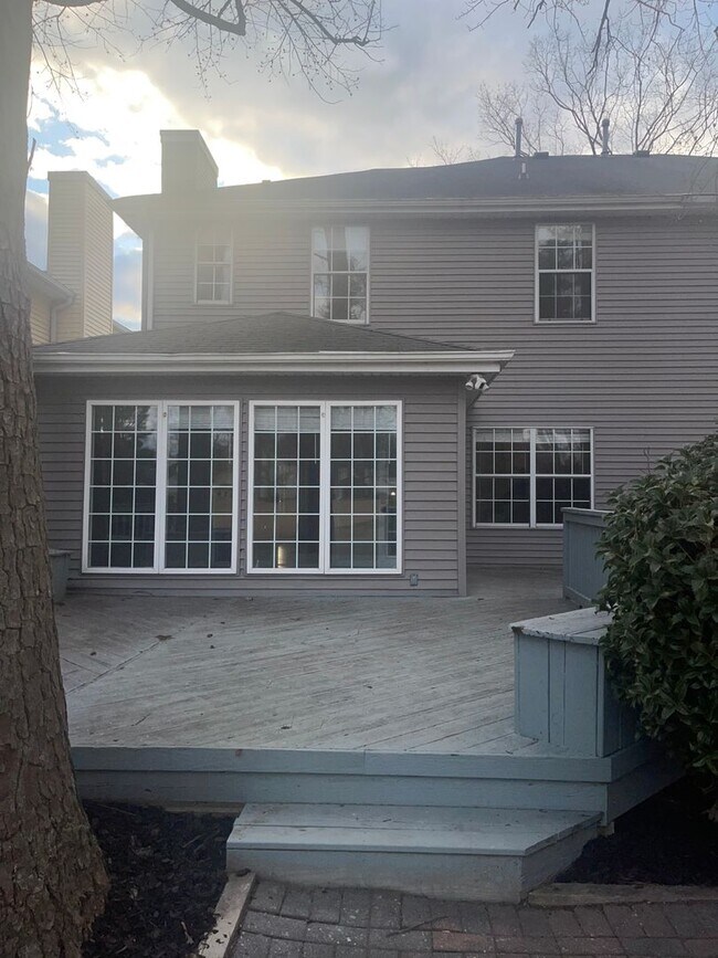 Building Photo - 820 E Willow Point Pl