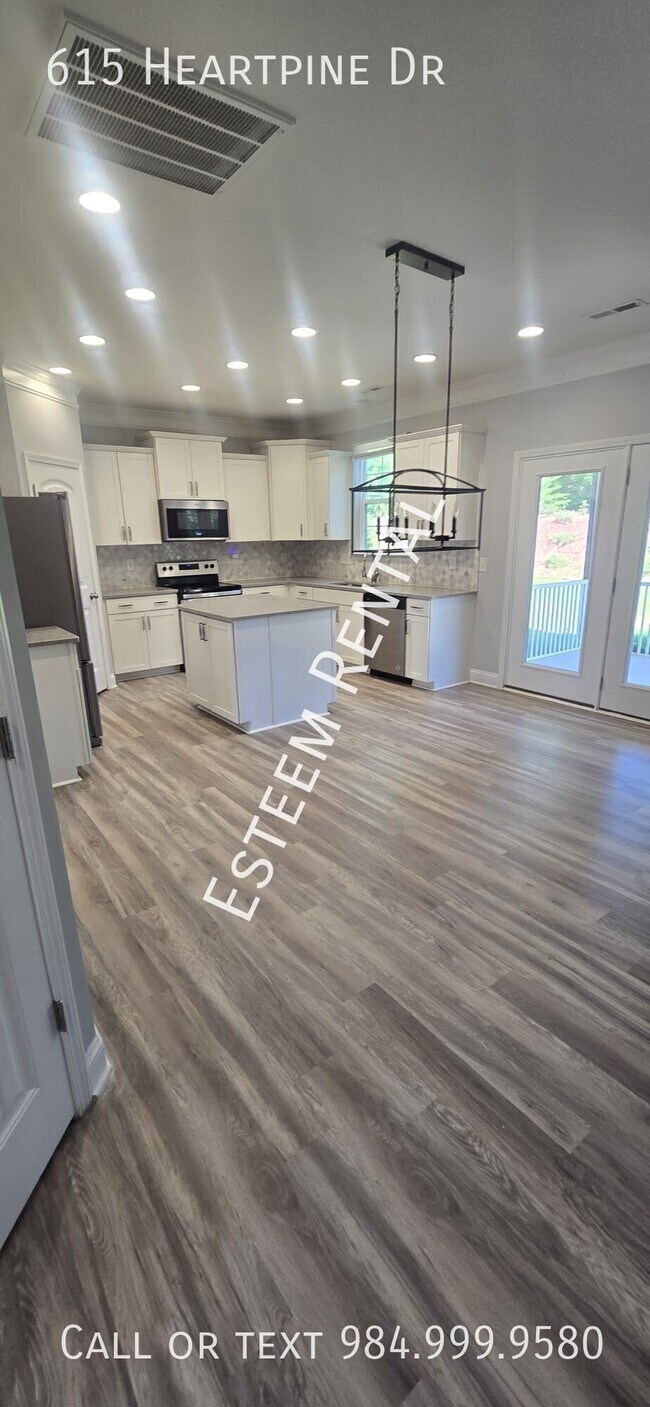 Building Photo - 615 Heartpine Dr