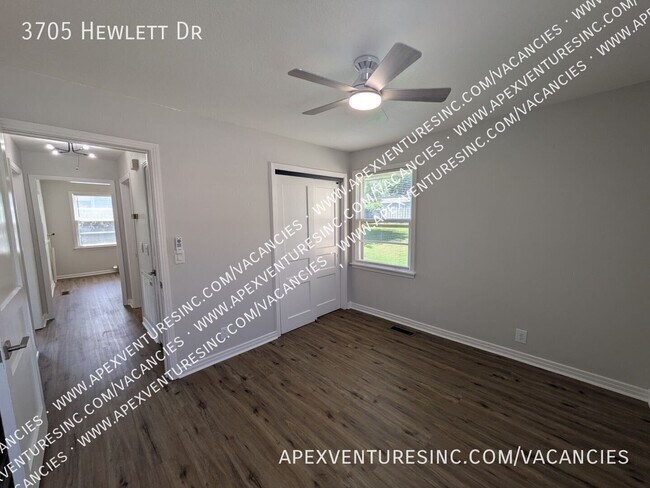 Building Photo - 3705 Hewlett Dr