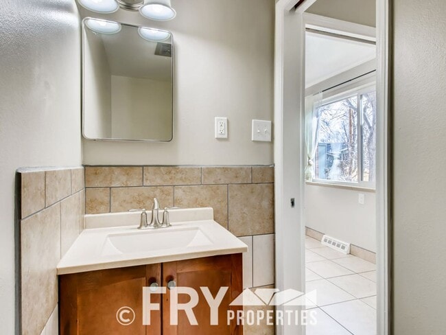 Building Photo - Beautifully remodeled 3-bedroom, 2.5-bath duplex in Wheat Ridge