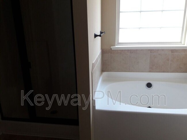 Building Photo - 830 Erika Ln