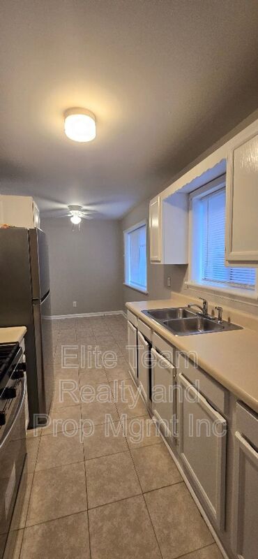 Building Photo - 1803 Darbrook Dr