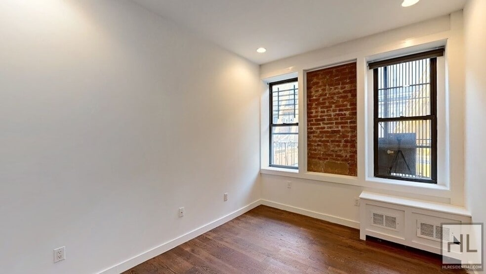 Building Photo - Crown Heights 2-Bed