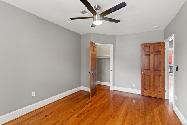 Building Photo - Available Now! 5 Minute Walk From Nats Par...