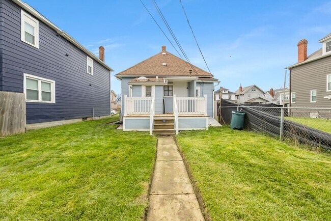 Building Photo - 84 N Oakley Ave