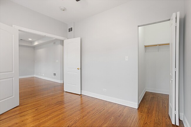 Building Photo - 2015 W Jarvis Ave