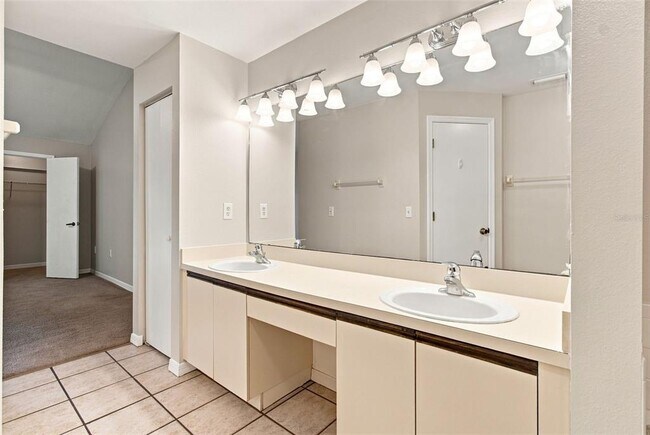 Building Photo - 14635 Par Club Cir