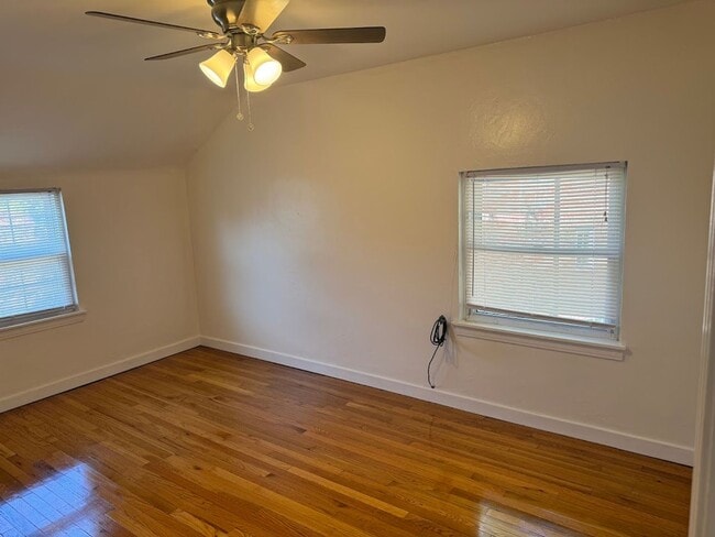 Building Photo - Completely Updated, Open , Quiet House in Oakmont!