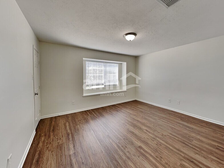 Building Photo - 16410 Tudor Point Ct