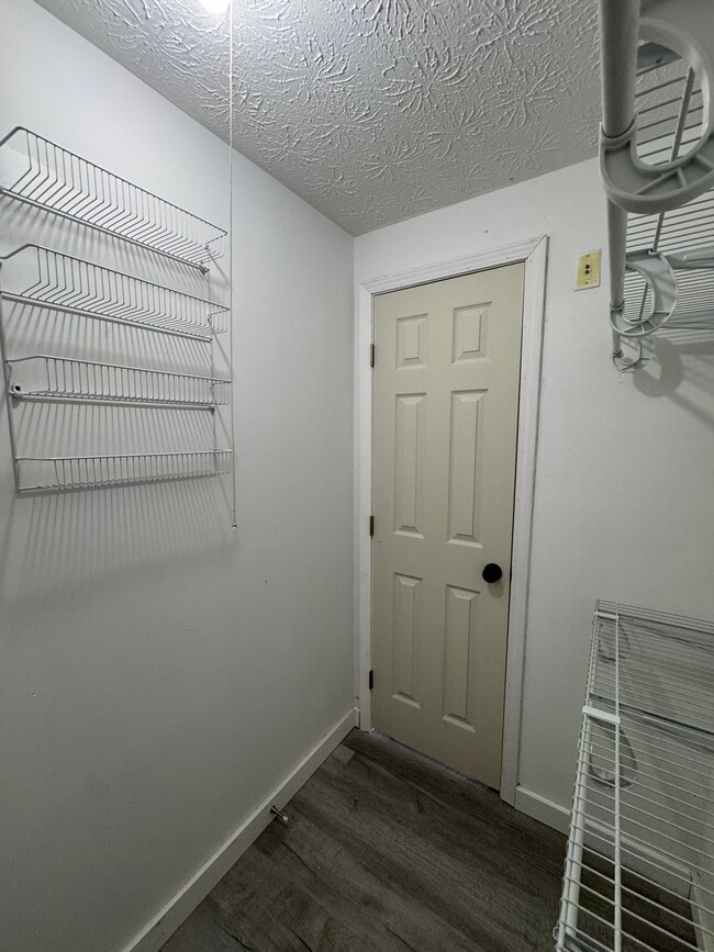 Building Photo - 5585 Hecate Ct