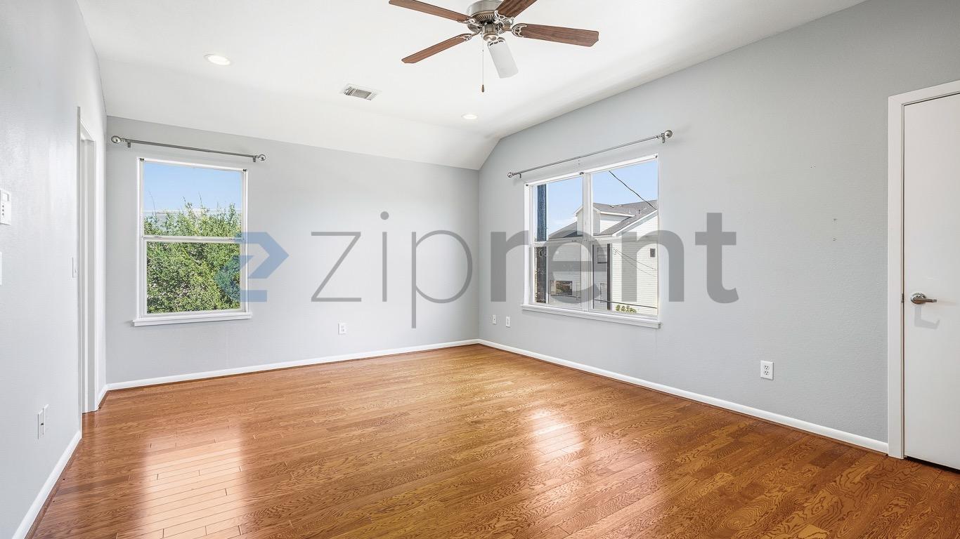 Building Photo - Unit