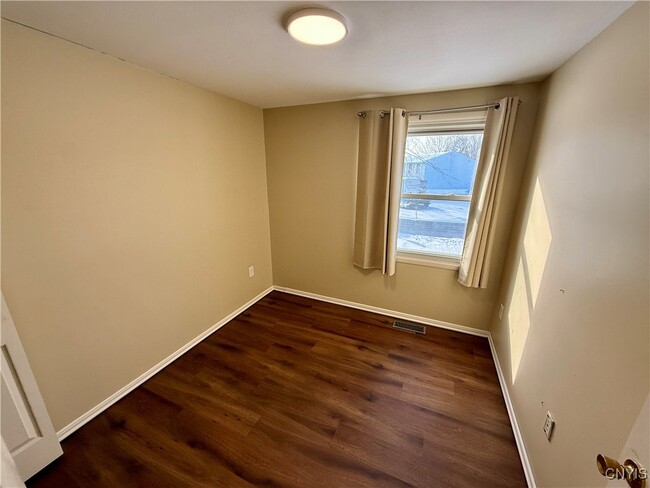 Building Photo - 8497 Chinkapin Cir