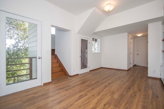 Building Photo - Gated 4bd/3ba Kentfield Home