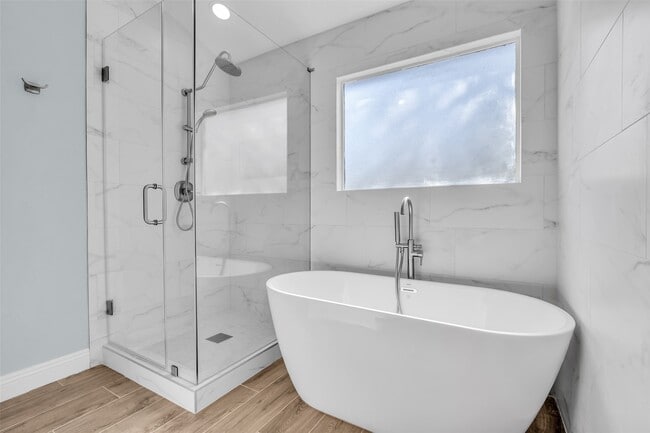 Building Photo - 6 Meadow Cove Dr