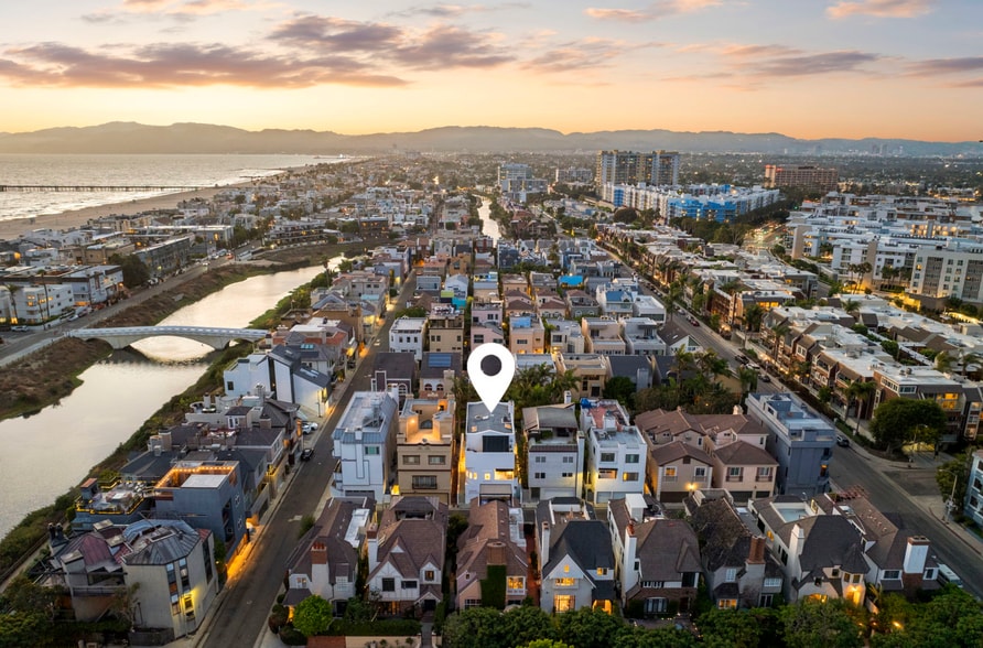 Building Photo - 120 Mast Mall