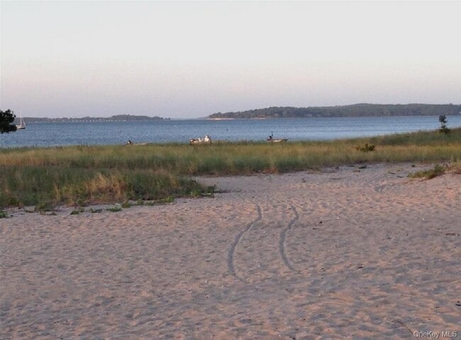 Building Photo - 215 Northfield Rd