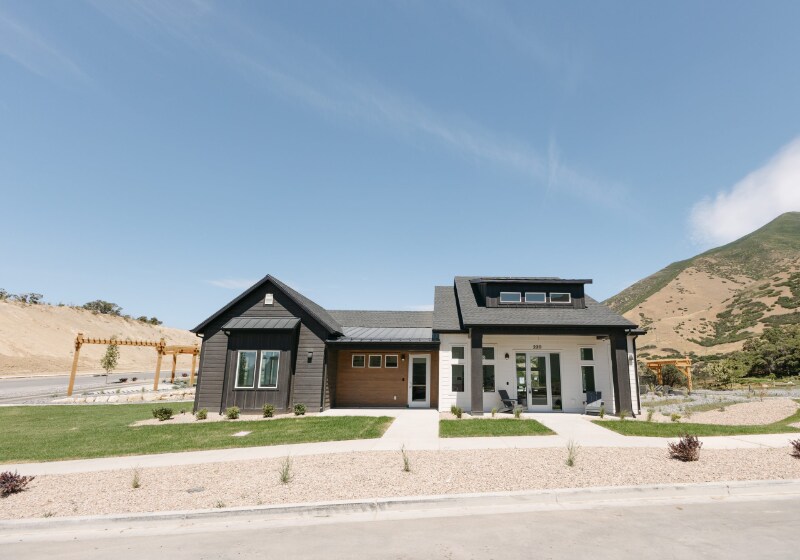 Building Photo - 409 4900