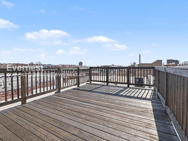 Building Photo - 2608 Fleet St