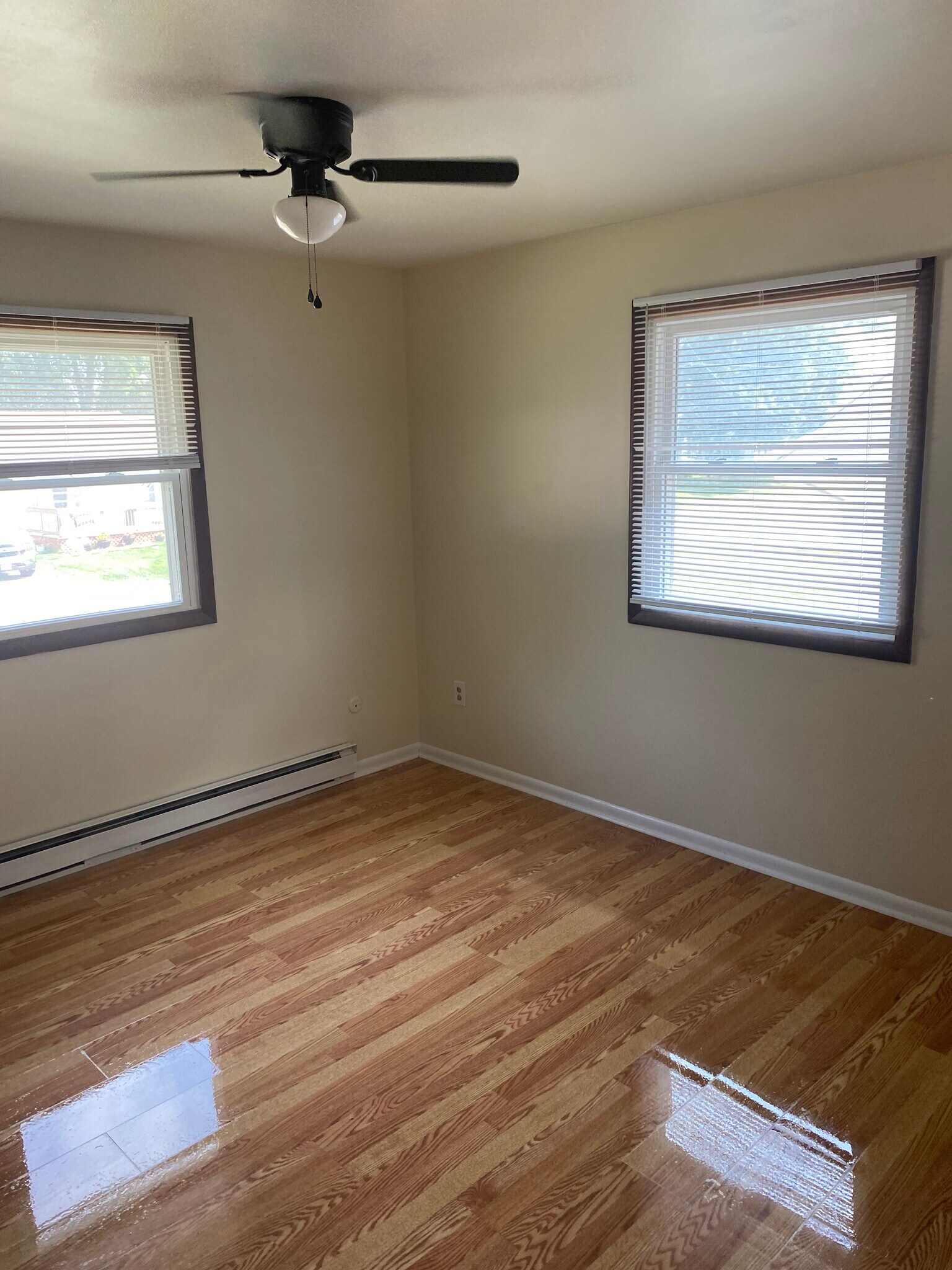 Building Photo - 275 E Prairie St